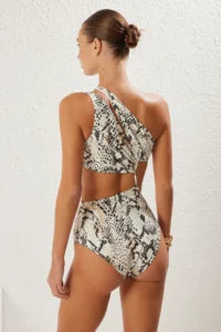 TRENDYOLMİLLA Snake Patterned Tunnelled One Shoulder Covered Regular Swimsuit - Image 5