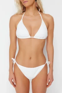 TRENDYOLMİLLA White Triangle Covered Regular Regular Waist Bikini Set - Image 5