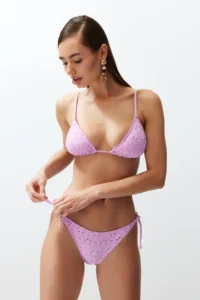 TRENDYOLMİLLA Pink textured Triangle tied up Regular Waist Regular Bikini Set - Image 2