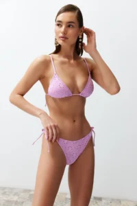 TRENDYOLMİLLA Pink textured Triangle tied up Regular Waist Regular Bikini Set - Image 3