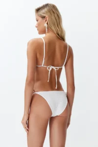 TRENDYOLMİLLA White textured Triangle tied up Regular Waist Regular Bikini Set - Image 6