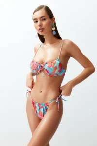TRENDYOLMİLLA Floral Patterned Balconet Tunnelled Regular Bikini Set - Image 3