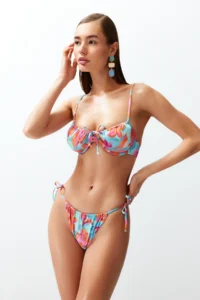TRENDYOLMİLLA Floral Patterned Balconet Tunnelled Regular Bikini Set - Image 4