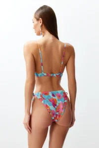 TRENDYOLMİLLA Floral Patterned Balconet Tunnelled Regular Bikini Set - Image 6