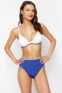 TRENDYOLMİLLA Saks Blue-White Color Bloklu Triangle Embroidered High Waist Regular Bikini Set - Image 2