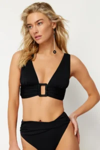 TRENDYOLMİLLA Black with accessories Triangle Covered Bikini Top - Image 2