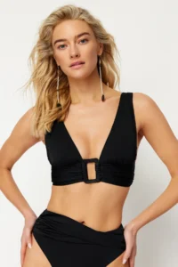 TRENDYOLMİLLA Black with accessories Triangle Covered Bikini Top - Image 3