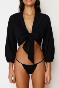 TRENDYOLMİLLA Black Weaving Beach Crop Blouse - Image 10