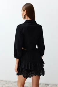 TRENDYOLMİLLA Black Weaving Beach Crop Blouse - Image 6