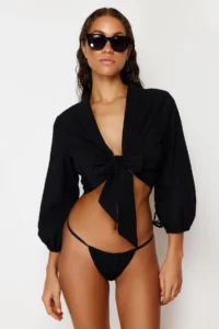 TRENDYOLMİLLA Black Weaving Beach Crop Blouse - Image 7