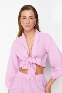 TRENDYOLMİLLA Pink Weaving Beach Crop Blouse - Image 2