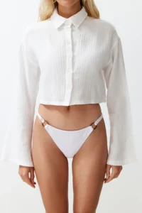 TRENDYOLMİLLA White Weaving 100% Cotton Beach Crop Shirt - Image 4