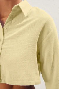 TRENDYOLMİLLA Yellow Weaving 100% Cotton Beach Crop Shirt - Image 4