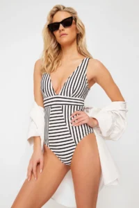 TRENDYOLMİLLA Striped Effective for thinning V-neck Covered Regular Swimsuit