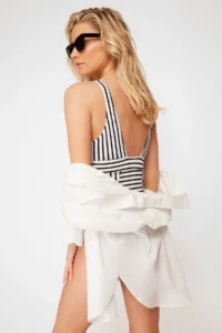 TRENDYOLMİLLA Striped Effective for thinning V-neck Covered Regular Swimsuit - Image 2