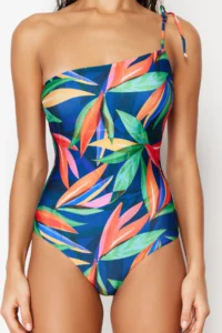 TRENDYOLMİLLA Tropical Patterned tied up One Shoulder Covered Regular Swimsuit - Image 4