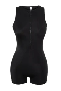 TRENDYOLMİLLA Black Zippered Surfer Covered Basic Shorts Swimsuit - Image 7