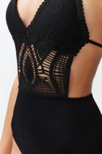 TRENDYOLMİLLA Black Low-cut back V-neck Covered hipster Mayokini - Image 5