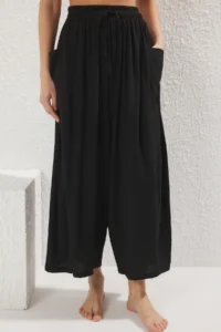 TRENDYOLMİLLA Black Weaving Pocket Detail Beach High Waist Pants - Image 3