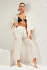 TRENDYOLMİLLA Ecru Weaving Beach Shirt-Pants Set - Image 3