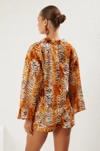 TRENDYOLMİLLA Leopard Patterned Weaving 100% Cotton Beach Shirt Shorts Set - Image 5