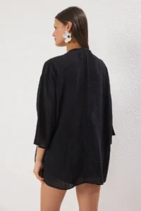TRENDYOLMİLLA beachwear Black Weaving Binding Detailed High Waist Mini Blouse-Shorts Set - Image 4