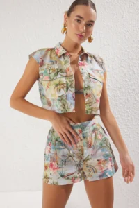 TRENDYOLMİLLA beachwear Tropical Patterned Weaving High Waist Mini Vest-Shorts Set - Image 2