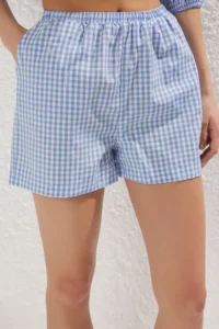 TRENDYOLMİLLA Mavi Plaid Weaving Binding Detailed Beach Blouse-Shorts Set - Image 3