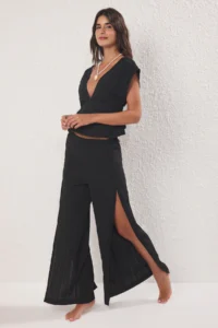 TRENDYOLMİLLA Black Weaving slit Beach Blouse-Pants Set - Image 2