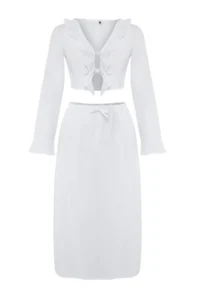 TRENDYOLMİLLA White Weaving Frilly Beach Blouse-Skirt Set - Image 5