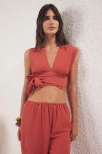 TRENDYOLMİLLA Brick Rejection Weaving Low-cut back Beach Blouse-Pants Set - Image 3