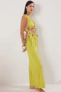 TRENDYOLMİLLA Oil Green Weaving Binding Detailed Beach High Waist Blouse-Pants Set - Image 3
