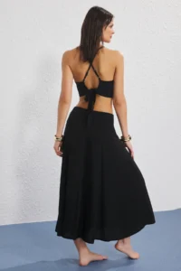 TRENDYOLMİLLA Black Weaving Low-cut back Beach Blouse-Skirt Set - Image 5
