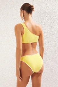 TRENDYOLMİLLA Yellow Embroidered One Shoulder Covered Regular Regular Waist Bikini Set - Image 4