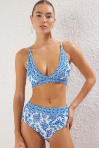 TRENDYOLMİLLA Floral Patterned Triangle Covered hipster High Waist Bikini Set - Image 2