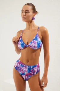 TRENDYOLMİLLA Floral Patterned Knotted Triangle Covered Regular High Waist Bikini Set - Image 3