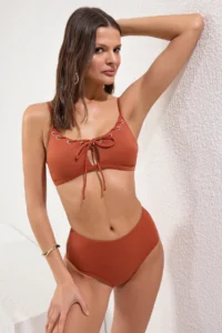 TRENDYOLMİLLA Brick Rejection Eyelet Detailed Bralette Covered Regular High Waist Bikini Set - Image 2
