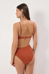 TRENDYOLMİLLA Brick Rejection Eyelet Detailed Bralette Covered Regular High Waist Bikini Set - Image 4