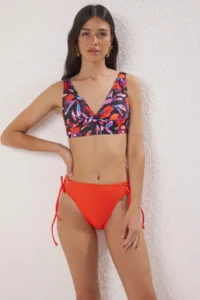 TRENDYOLMİLLA Floral Patterned Piped bralette Covered Regular High Waist Bikini Set
