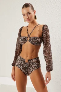 TRENDYOLMİLLA Leopard Patterned with accessories Strapless Covered Bikini Top