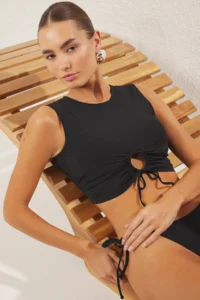 TRENDYOLMİLLA Black tunnelled Bustier Covered Bikini Top