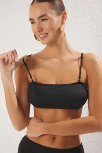 TRENDYOLMİLLA Black Strapless Covered Bikini Top