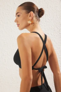 TRENDYOLMİLLA Black with accessories Triangle Covered Bikini Top - Image 3
