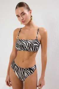 TRENDYOLMİLLA Zebra Patterned Strapless Covered Bikini Top