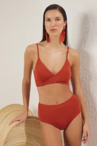 TRENDYOLMİLLA Brick Rejection Triangle Covered Bikini Top - Image 2