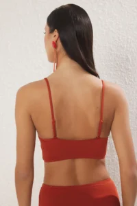 TRENDYOLMİLLA Brick Rejection Triangle Covered Bikini Top - Image 4