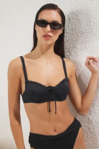 TRENDYOLMİLLA Black Tunnelated balconette Covered Bikini Top