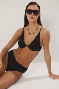 TRENDYOLMİLLA Black V Telli balconette Covered Bikini Top - Image 2