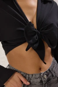 TRENDYOLMİLLA Black Weaving Beach Crop Blouse - Image 4