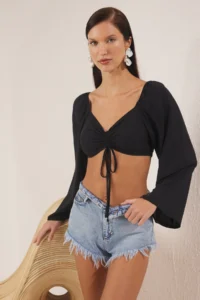 TRENDYOLMİLLA Black Weaving Shirred Beach Crop Blouse